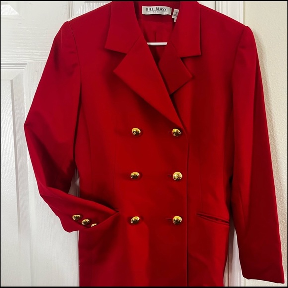 Gorgeous Bill Blass Red double
breasted blazer.  Size: 6 - Picture 1 of 6